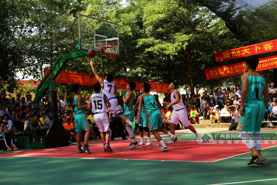 欧冠半场：马尤鲁失良机，巴黎暂0-0毕尔巴鄂竞技