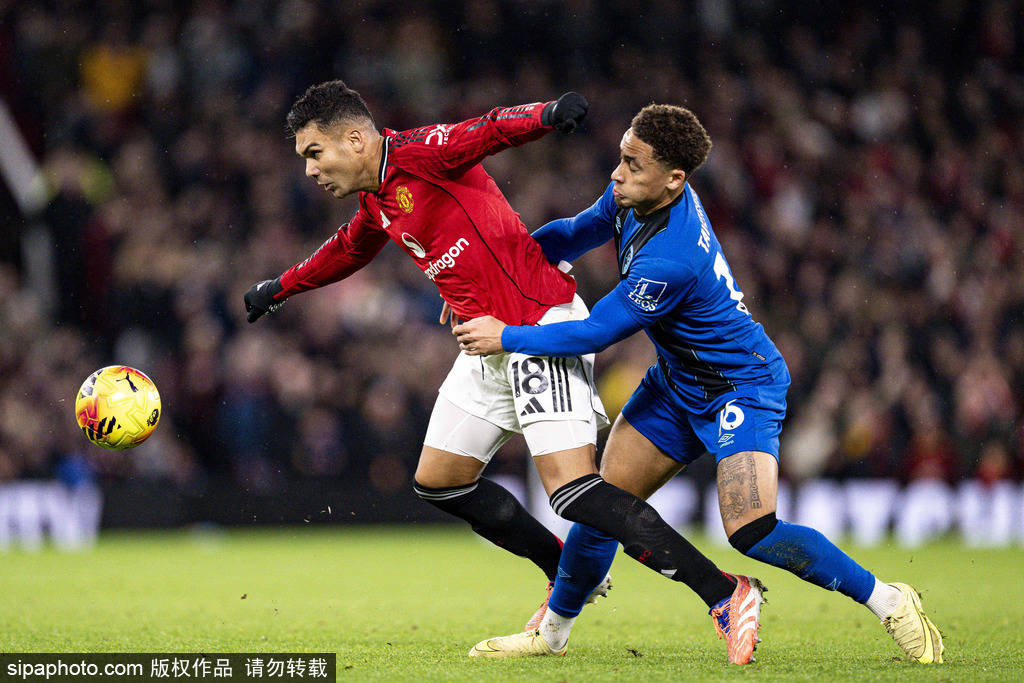 活塞逆转击败开拓者，坎宁安和邓罗关键表现助力取胜，展现强大韧性。